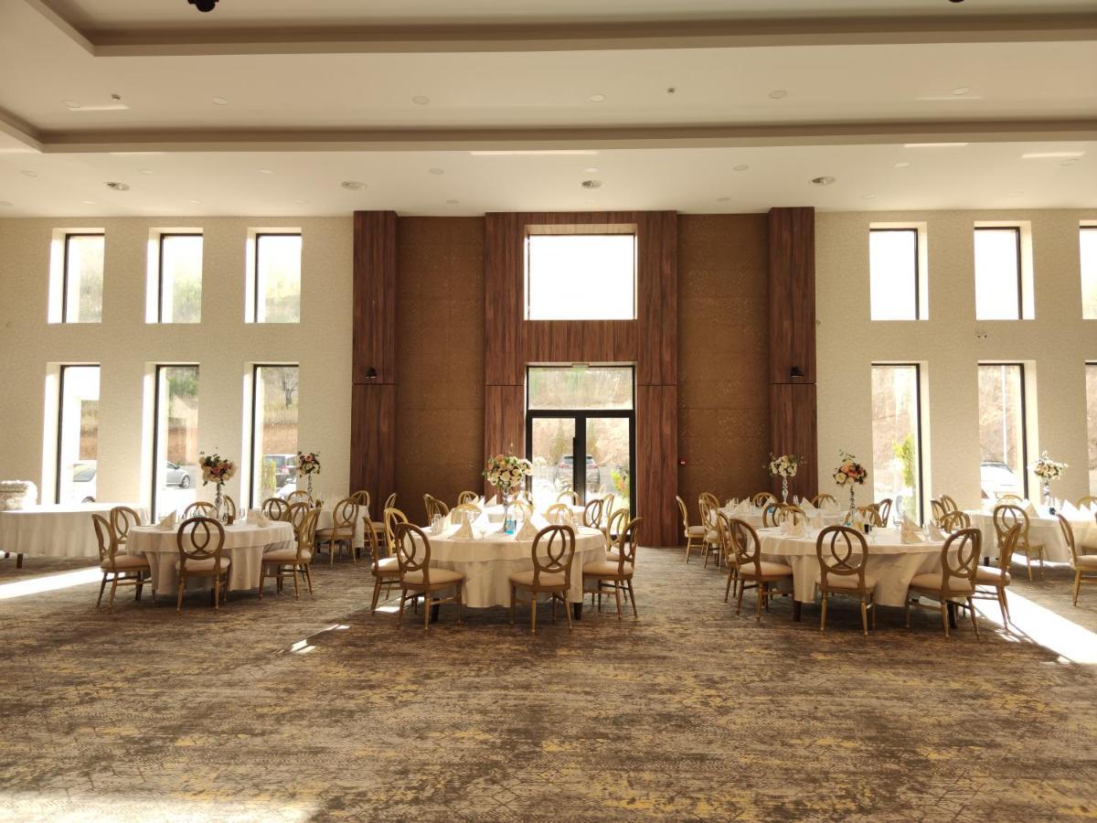 Glorius Hotel Veles Bagian luar foto
